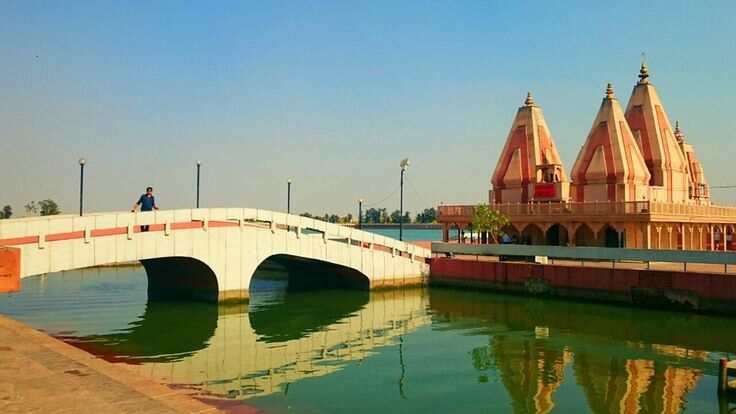 Kurukshetra, a historic city in Haryana, offers top places like Brahma Sarovar, Jyotisar, and Sthaneshwar Mahadev Temple for tourists.