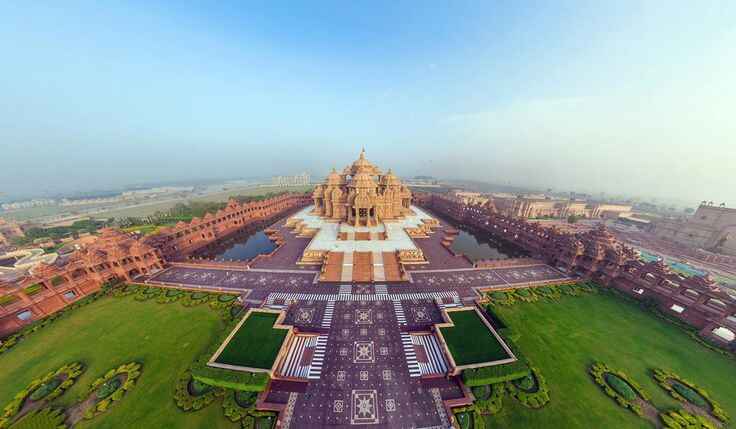 Akshardham Temple in Delhi, a magnificent spiritual and cultural complex, known for its intricate architecture and stunning sculptures.