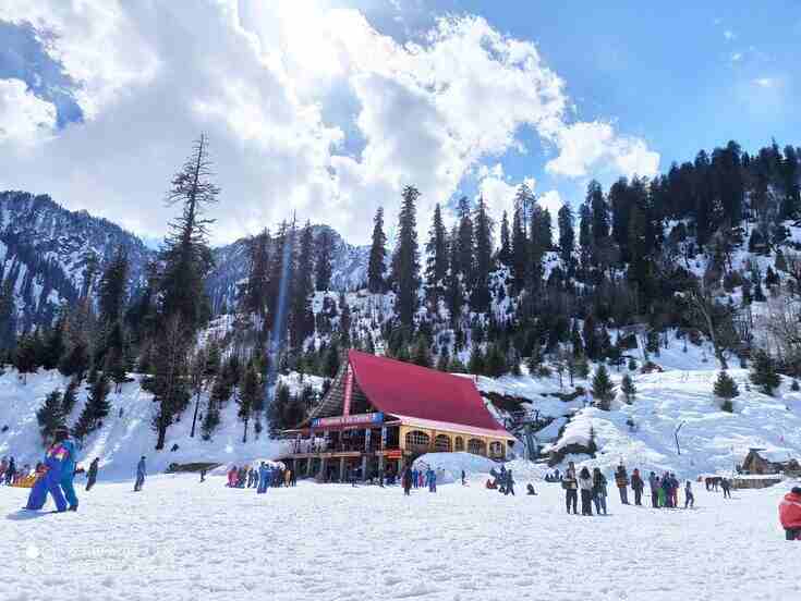 Manali, a picturesque hill station near delhi in Himachal Pradesh, famous for its snow-capped mountains, adventure sports, and stunning natural beauty.